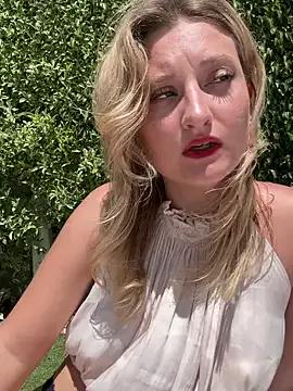 MileySummer on StripChat