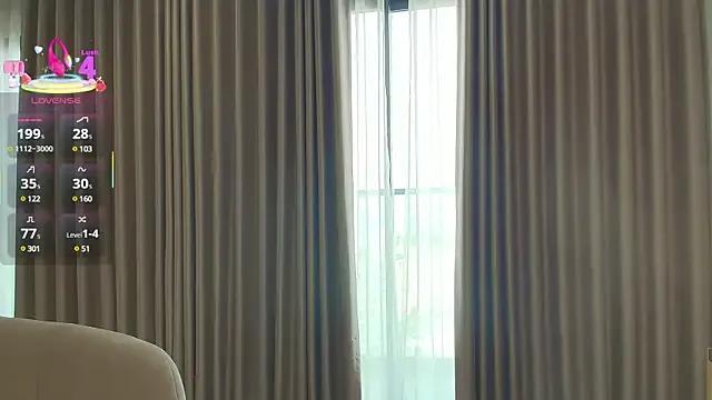 Freechat minamoons on StripChat