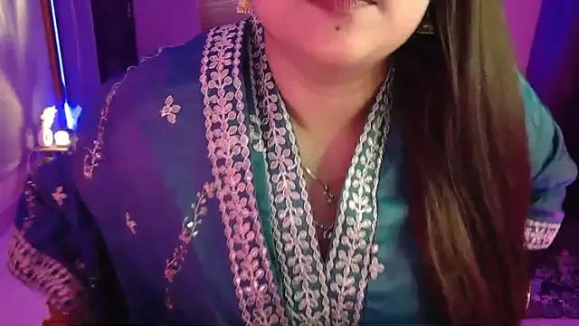 Mitikaa on StripChat