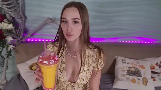 MiyaMeow- on StripChat