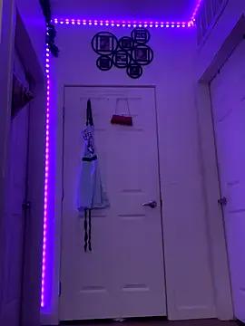 Freechat moan4mona on StripChat