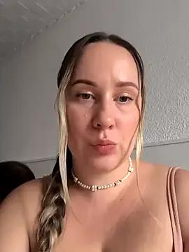 Freechat Mona_Plus on StripChat