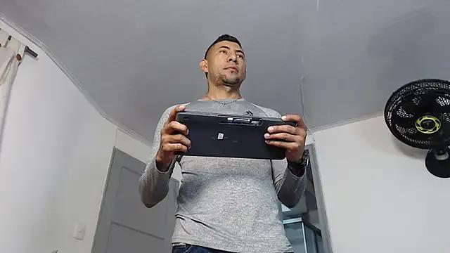 Morganandmegan on StripChat