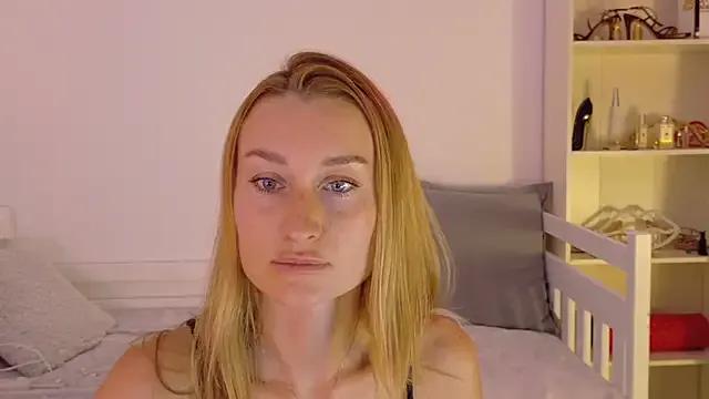 Freechat MysticRoxanne on StripChat