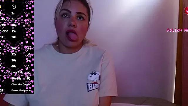 Freechat naugtyqueen on StripChat