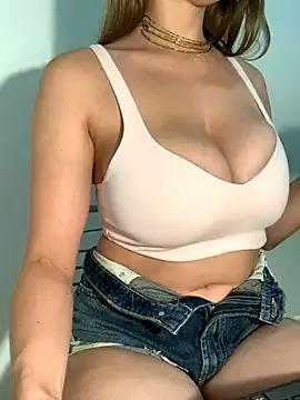 Nayafreaky on StripChat