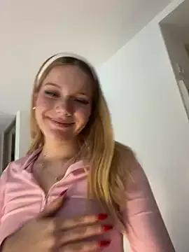 NicoleCut on StripChat