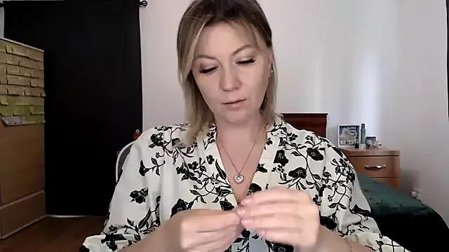 ParadiseAlina on StripChat