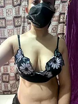 Red_Queen_11 on StripChat
