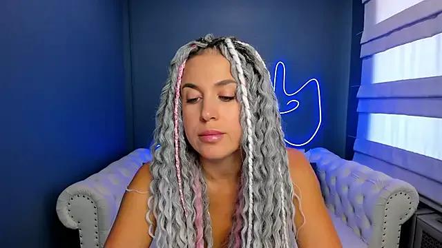 Freechat rock_n_roxy on StripChat