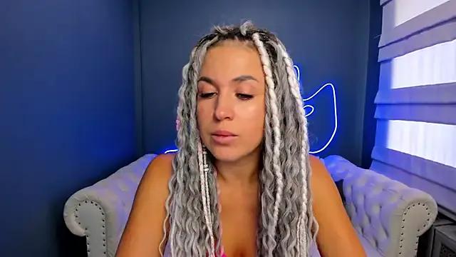 Freechat rock_n_roxy on StripChat