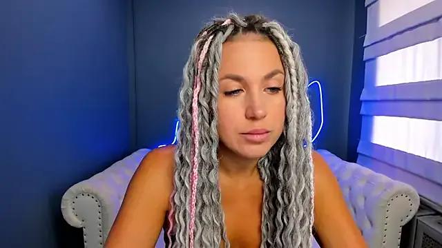 Freechat rock_n_roxy on StripChat