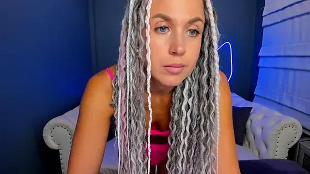 Freechat rock_n_roxy on StripChat