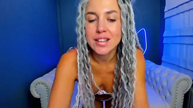 Freechat rock_n_roxy on StripChat