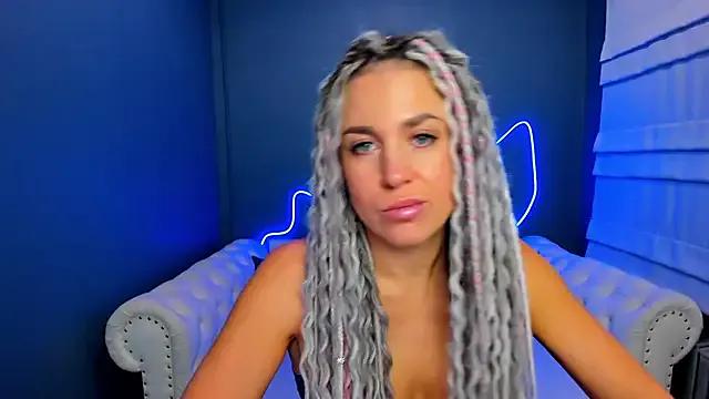 Freechat rock_n_roxy on StripChat