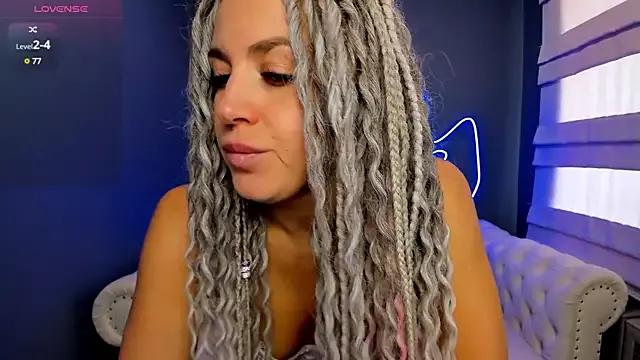 Freechat rock_n_roxy on StripChat