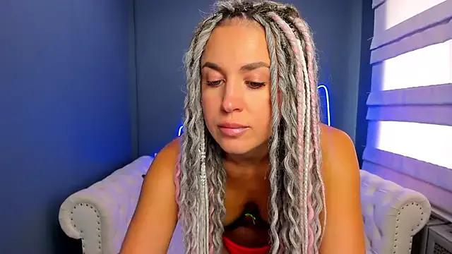 Freechat rock_n_roxy on StripChat