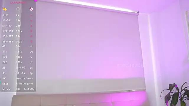 Freechat roselinedior on StripChat