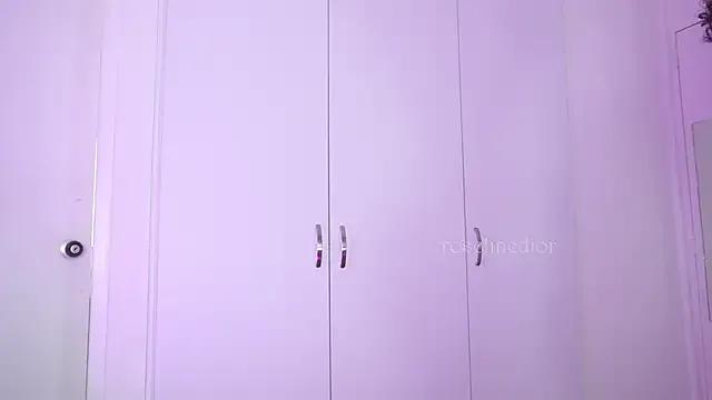 Freechat roselinedior on StripChat