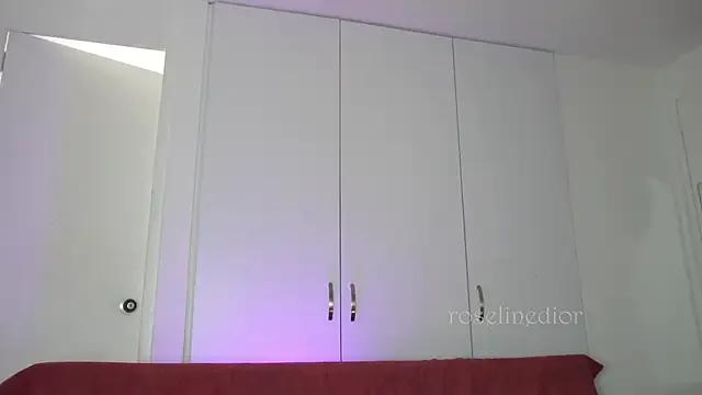 Freechat roselinedior on StripChat