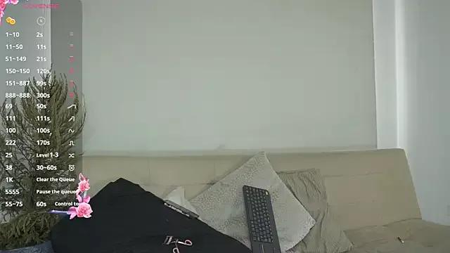 Freechat roselinedior on StripChat