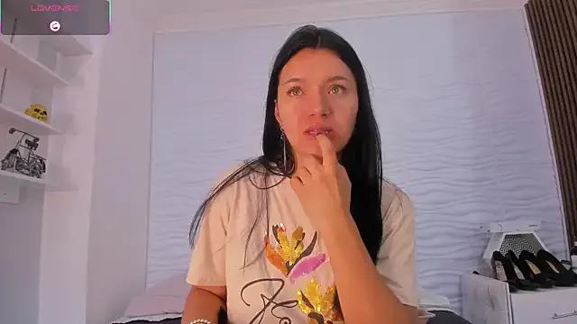 Freechat RoxanaBorns_ on StripChat