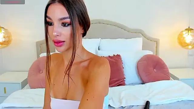 SaintLora on StripChat