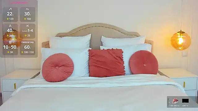 SaintLora on StripChat