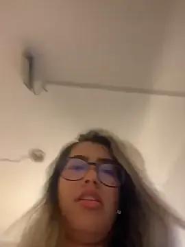 sara_calderon on StripChat