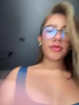 sara_calderon on StripChat