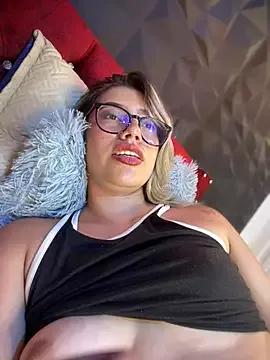 sara_calderon on StripChat