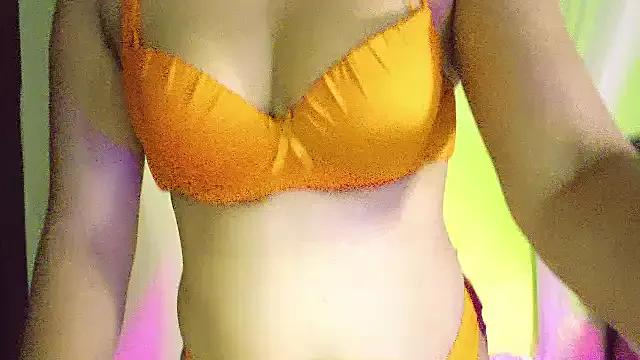 sexyhoney27 on StripChat