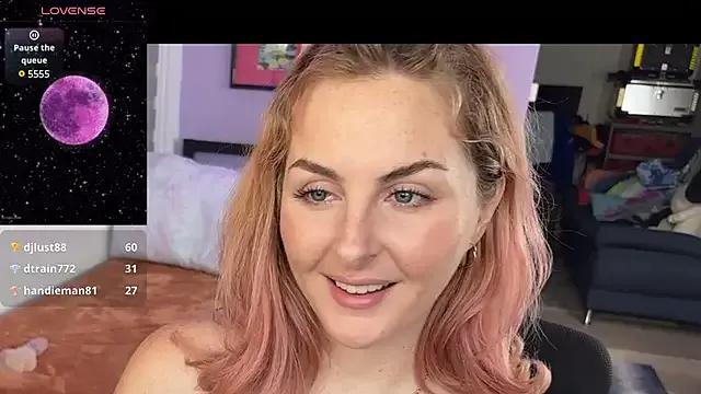 sexylittlefriend on StripChat