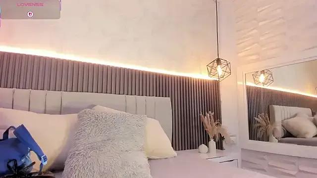 SHANONCLARK on StripChat