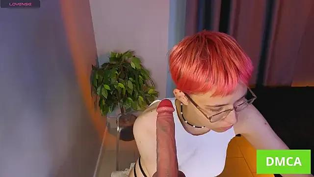 Sharlikiss on StripChat