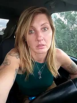 SheIsSomething on StripChat