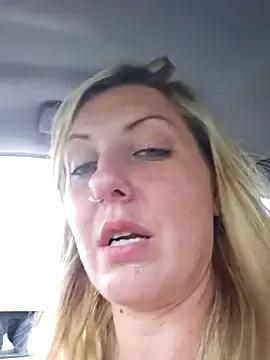 SheIsSomething on StripChat