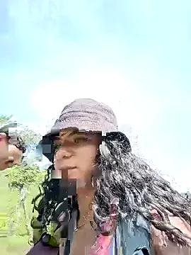 Simone_Miller on StripChat