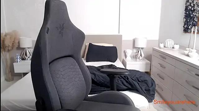 Smileyouarehere on StripChat