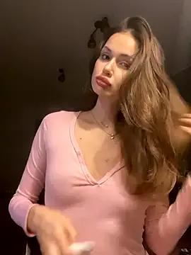 SoShyEmmyyy on StripChat