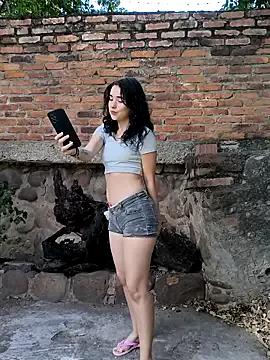 sweet_outdoor_charm on StripChat