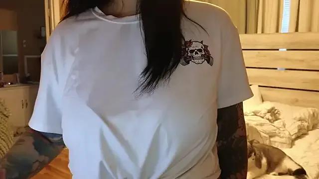 TexasTattooedHouseWife on StripChat