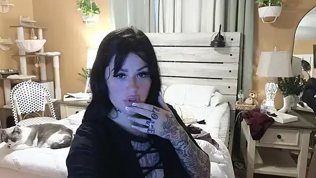 TexasTattooedHouseWife on StripChat