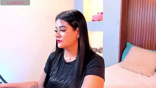 Freechat TianaGlow26 on StripChat