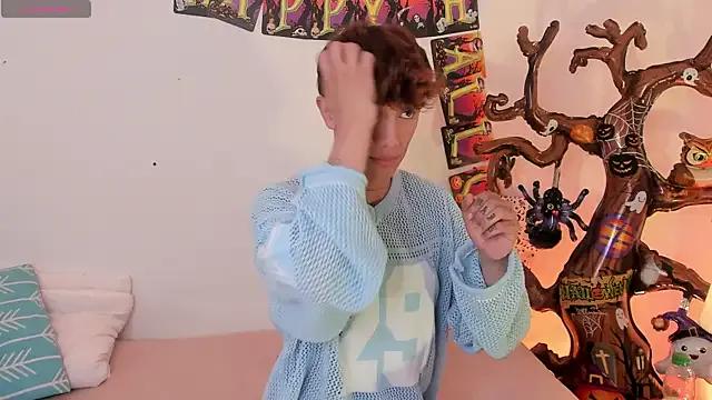 Tomy_Rox on StripChat