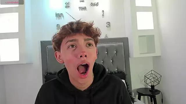 Tomy_Rox on StripChat