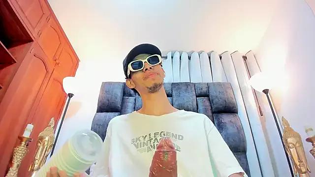 Freechat TomyMosterCock on StripChat