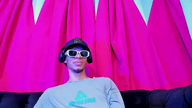 Freechat TomyMosterCock on StripChat