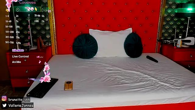 Freechat VallerieJones on StripChat