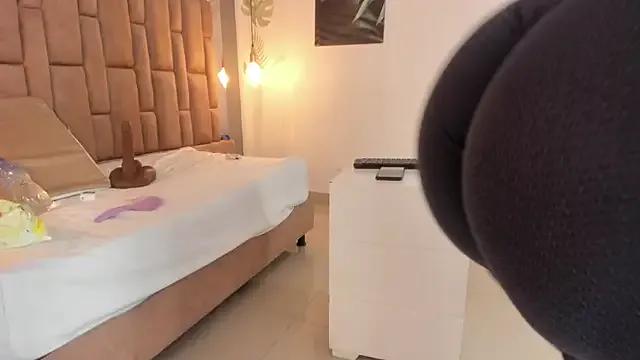 victoriaroyce1 on StripChat